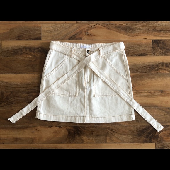 Cute Denim Skirt with belt! - Picture 2 of 4